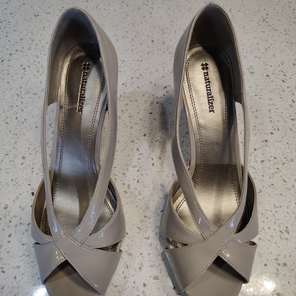 Naturalizers taupe platform pumps